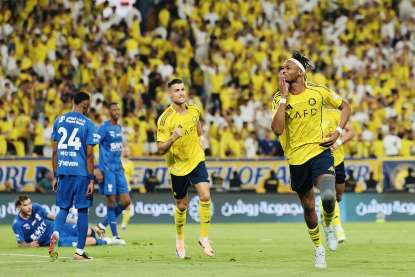 الهلال يسرق الصدارة المعنوية من النصر ويؤجل تتويج الدوري السعودي