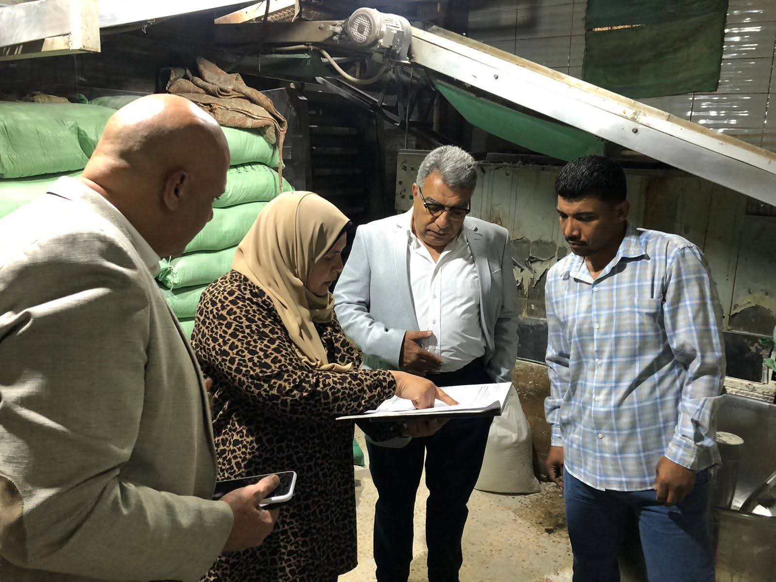 محافظ الدقهلية يضبط مخالفات بمخابز طلخا ويخفض حصة مخبز بميت عنتر لنقص وزن الرغيف