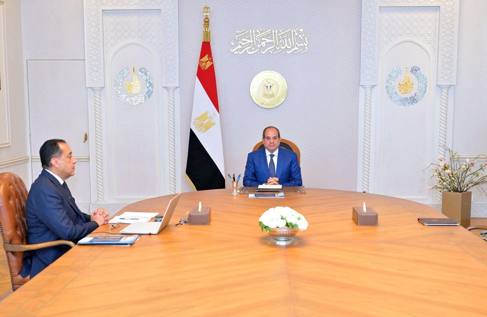 السيسي يشدد على ضبط الأسواق وزيادة الإنفاق على الصحة والتعليم