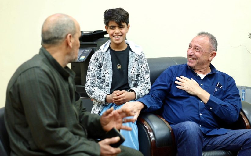 الخطيب يكتب لقطة إنسانية مؤثرة ويدعم مشجع الأهلي المصاب حتى التعافي