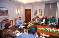 محافظ جنوب سيناء يناقش المخطط الاستراتيجي لمدينة طابا ويطرح فرصًا استثمارية جديدة