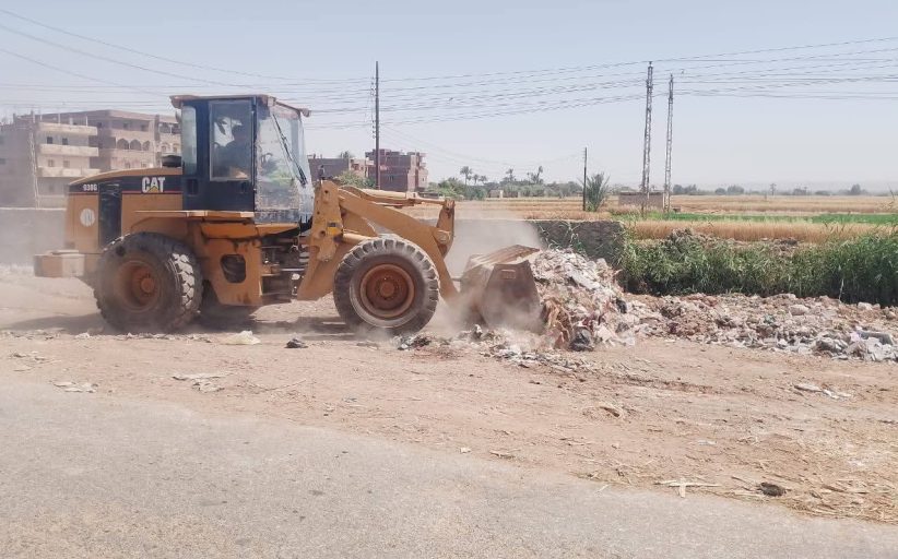 حملات نظافة مستمرة بمركز أبنوب ورفع 58 طن مخلفات وتراكمات من القرى