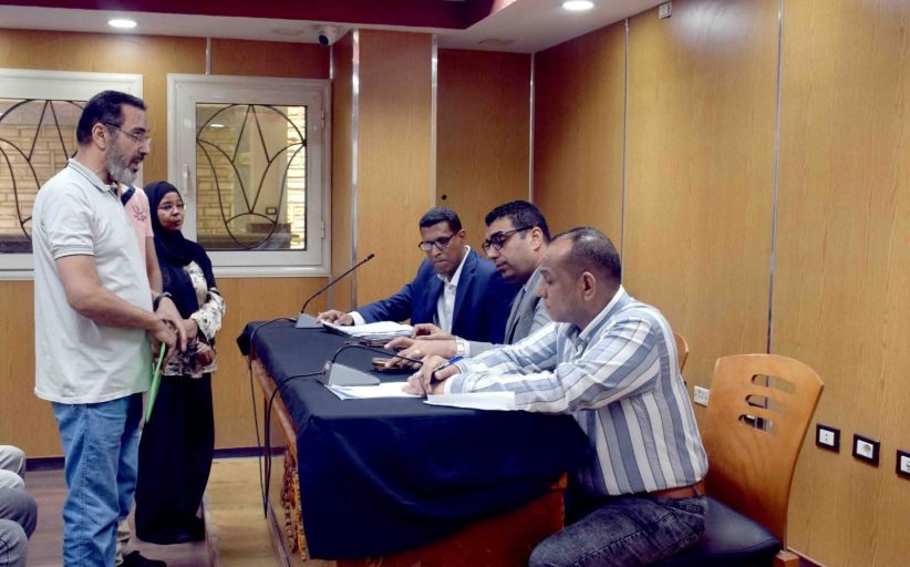 نائب محافظ الأقصر يناقش 25 طلبًا وشكوى خلال «اليوم المفتوح» ويوجه بسرعة الحل