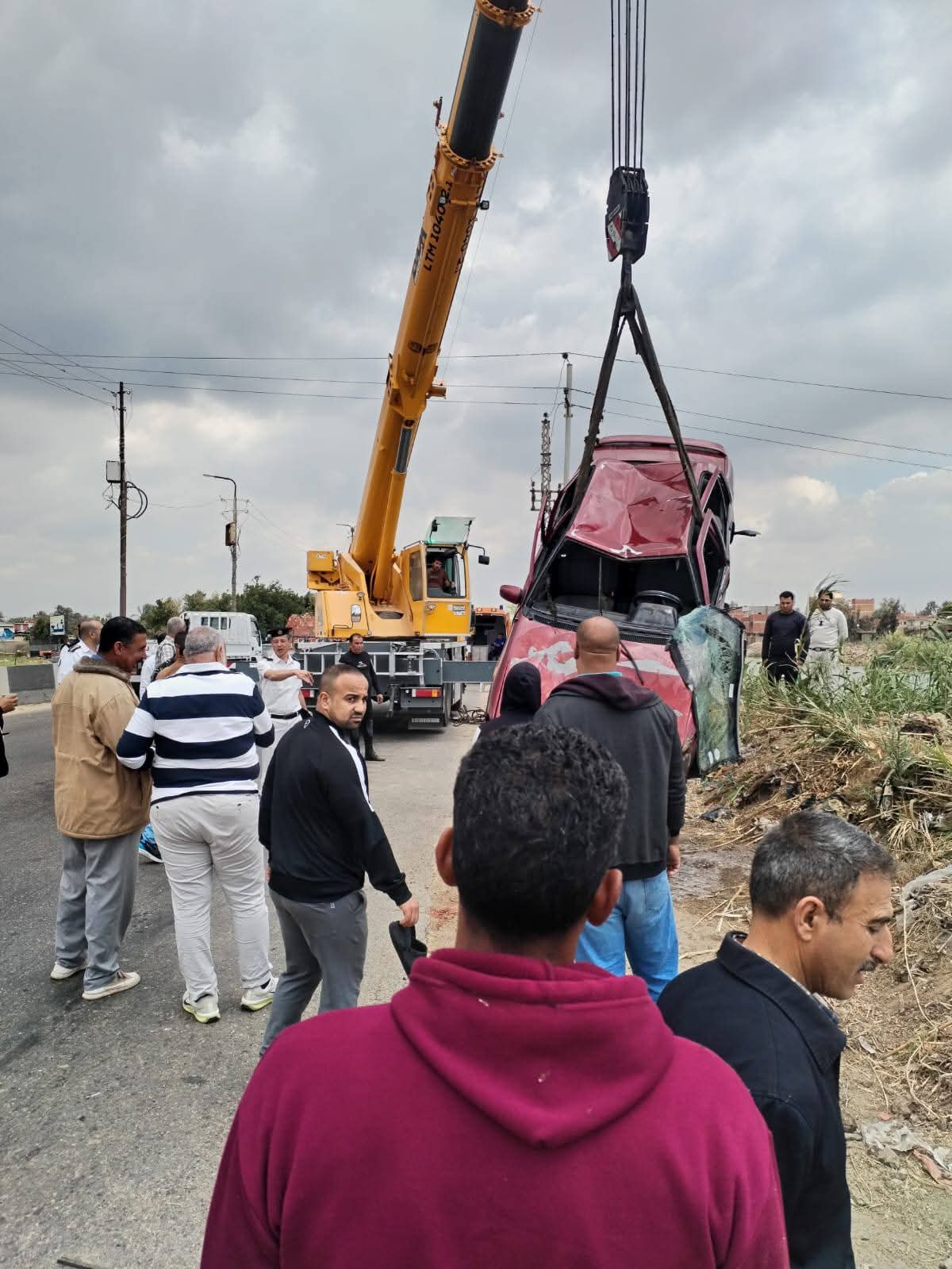 محافظ الدقهلية: جاهزية كاملة للطوارئ ورفع سيارة سقطت بترعة بطريق ميت غمر–المنصورة