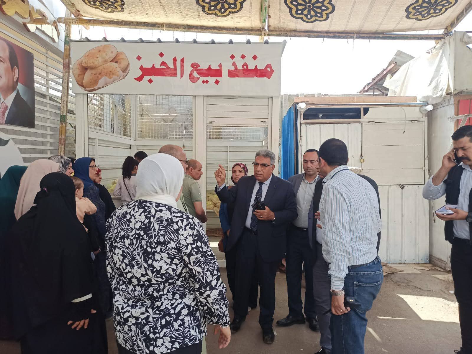 محافظ الدقهلية يتابع توافر السلع والخبز المدعم بالمعرض الدائم لشرق المنصورة