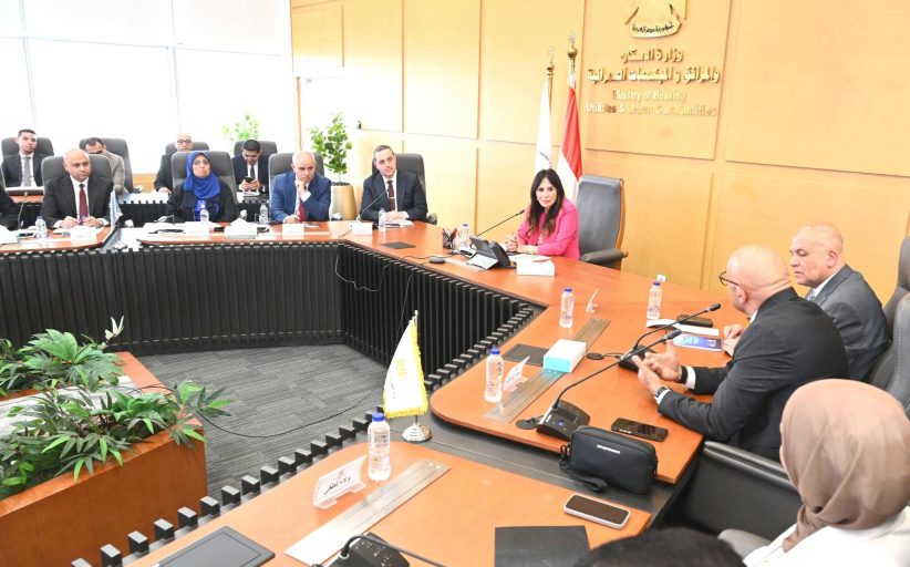 وزيرة الإسكان تعقد اجتماعًا مع مسئولي شركة مدن مصر لمتابعة سير العمل