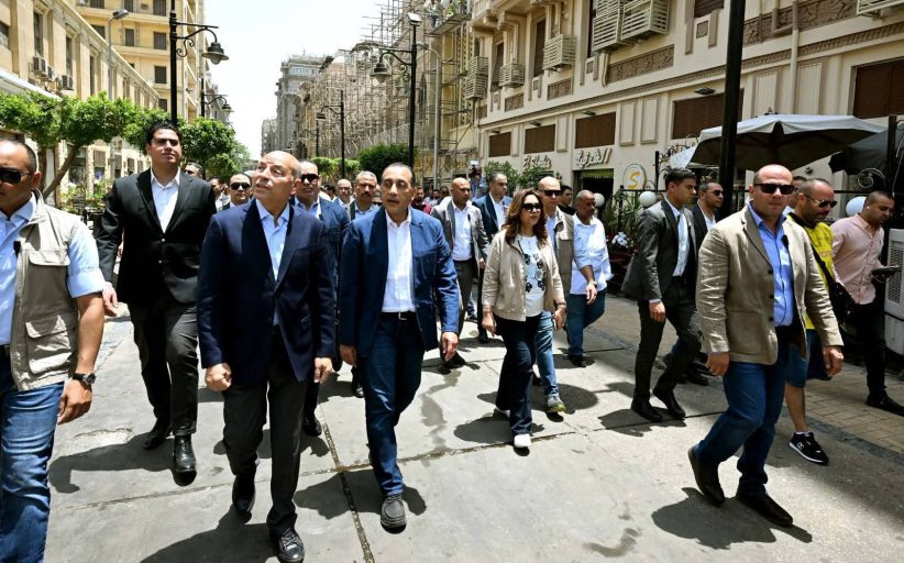 رئيس الوزراء يتفقد مشروع تحسين الصورة البصرية للميادين والشوارع الرئيسية بمنطقة 