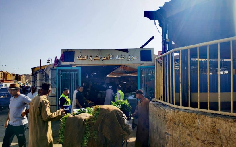 حملات مكبرة بالأقصر لحصر المنشآت غير المرخصة ورفع الإشغالات بشوارع المدينة