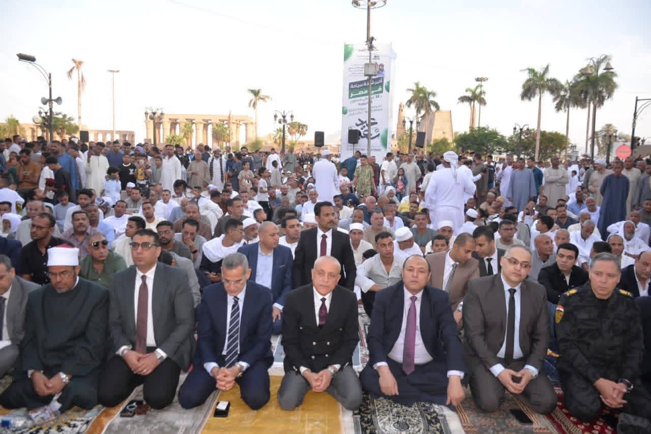 محافظ الأقصر يؤدي صلاة عيد الأضحى بساحة سيدي أبو الحجاج وسط آلاف المواطنين