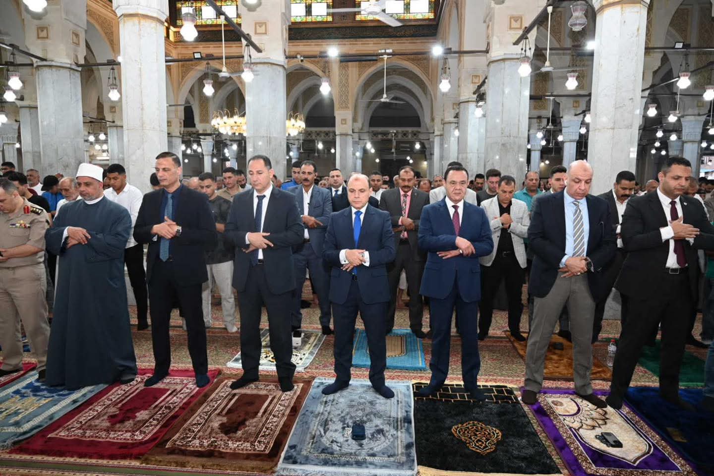 محافظ الغربية يؤدي صلاة عيد الأضحى بمسجد السيد البدوي ويوزع هدايا الرئيس على الأطفال