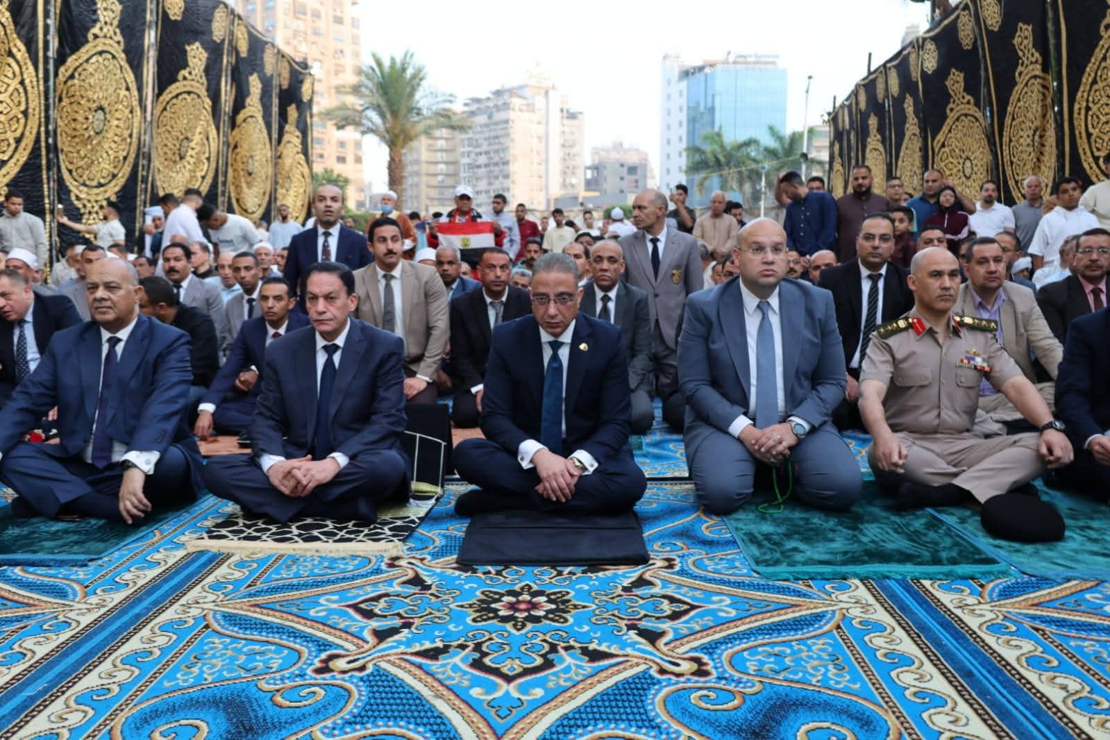 محافظ الجيزة يشهد صلاة عيد الأضحى بمسجد مصطفى محمود ويوجه برفع درجة الاستعداد بالمحافظة