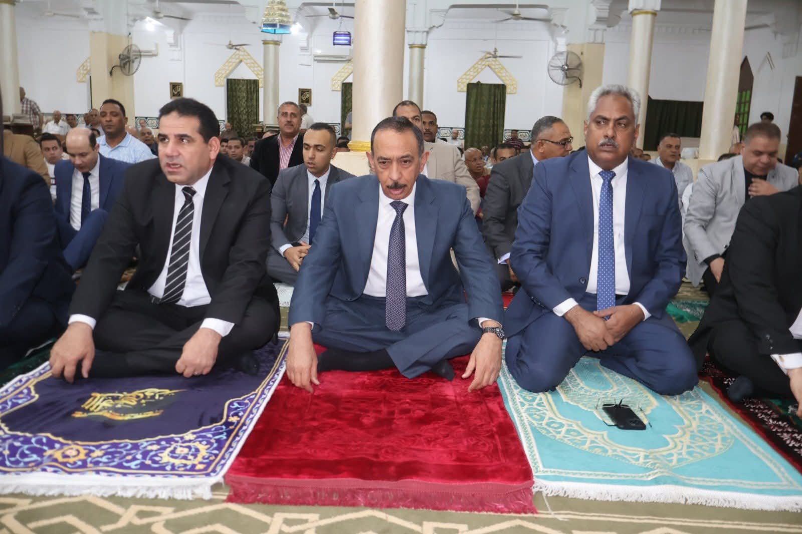 محافظ سوهاج يشهد صلاة عيد الأضحى بمسجد الشرطة ويتبادل التهاني مع المواطنين