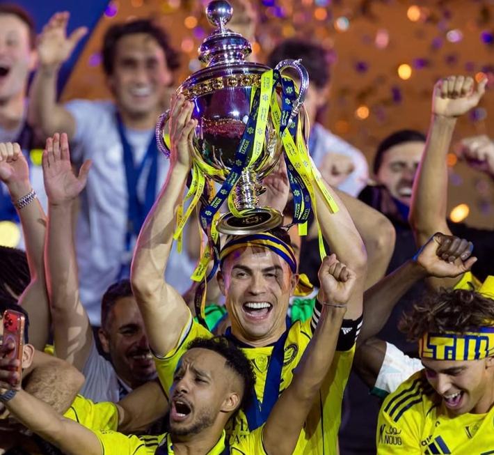 كلمة واحدة من رونالدو تشعل العالم بعد تتويج النصر بالدوري السعودي