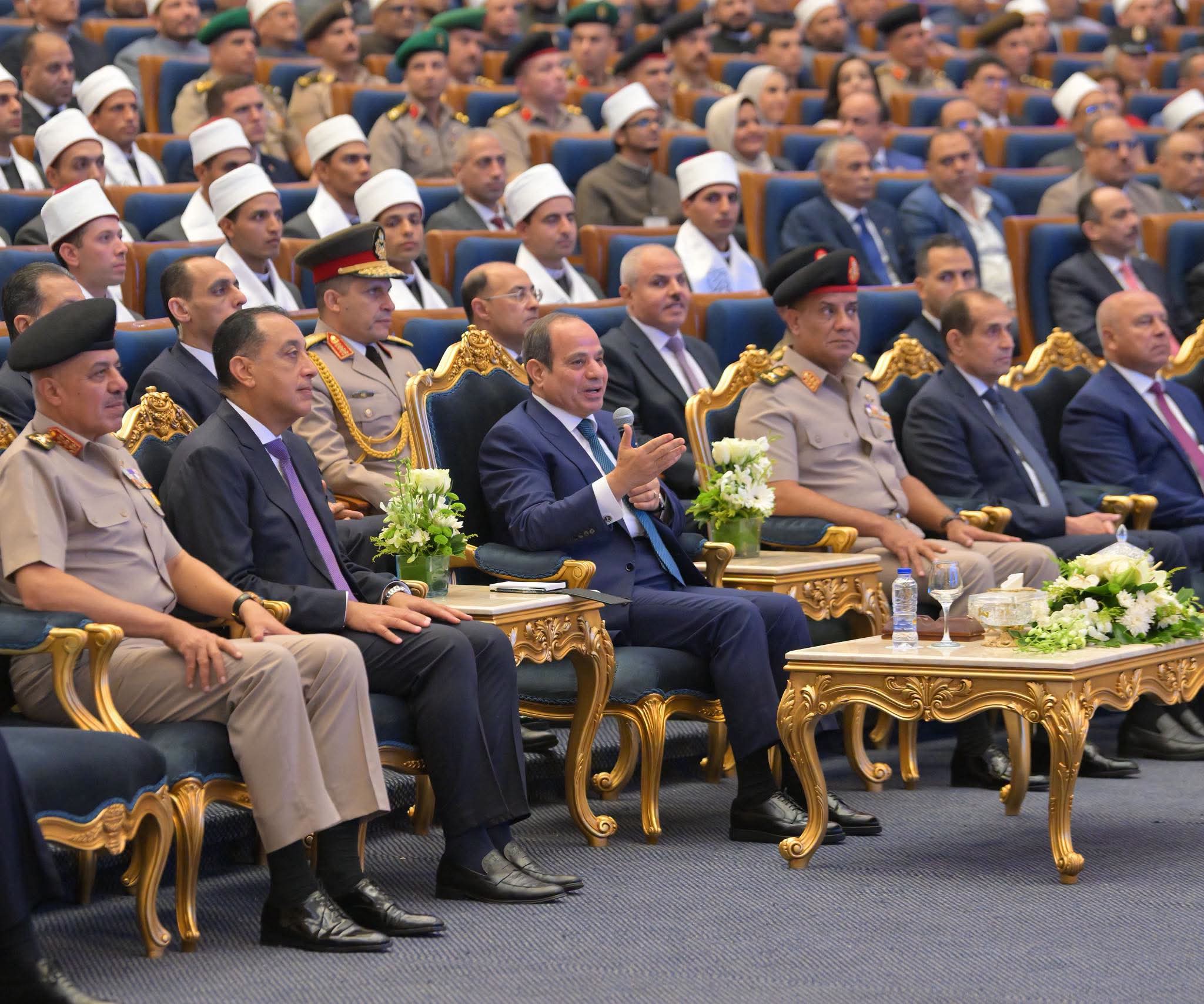 الرئيس السيسي يشهد تخرج الدفعة الثالثة لأئمة الأوقاف ويوجه باستكمال تأهيل المتفوقين علميًا وإيفادهم في بعثات خارجية