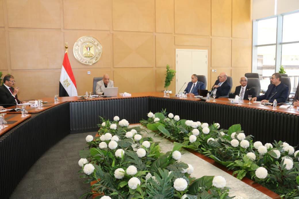 وزير الكهرباء يبحث مع خبراء الجامعات تعزيز الاعتماد على الطاقة المتجددة وتطوير الشبكة القومية