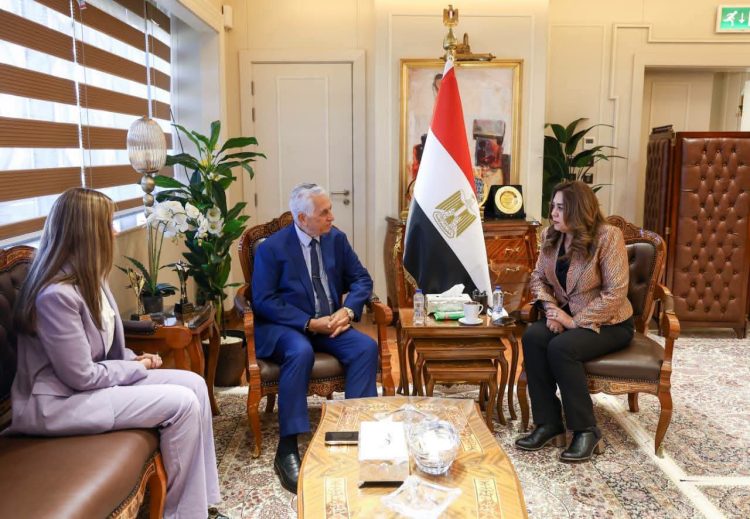 وزارة التنمية المحلية والبيئة توقع بروتوكولًا لإتاحة برامج ماجستير ودكتوراه مدعمة للعاملين وأسرهم