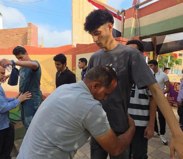 الثانوية العامة 2026.. تفتيش دقيق للطلاب قبل دخول اللجان وتحذير من حيازة الهواتف وسماعات البلوتوث