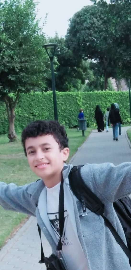 تهنئة قلبية للأستاذة تحية محمد بنجاح حفيدها