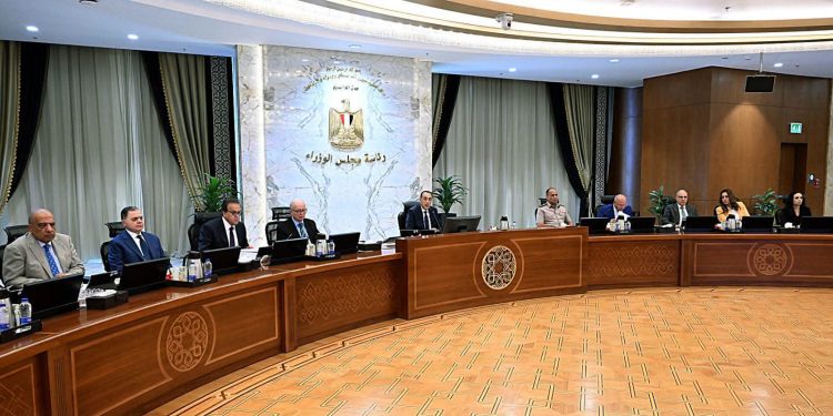 مدبولي: تحويل أكثر من 1.1 مليون عداد كودي إلى عدادات قانونية بعد توفيق الأوضاع