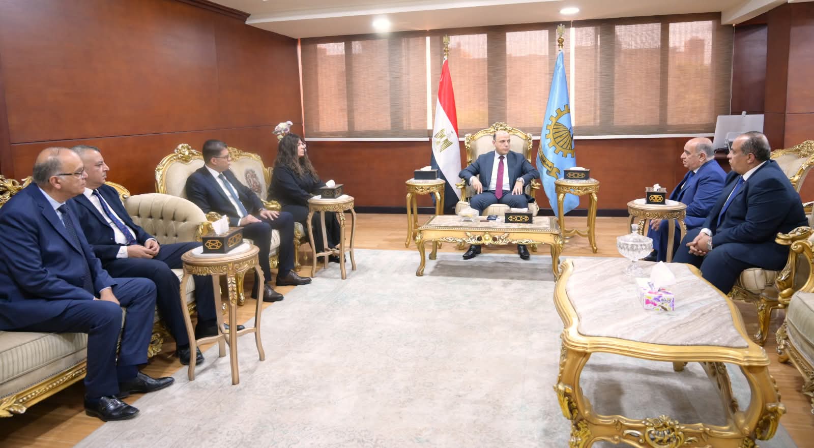 محافظ الغربية يبحث مع البنك الزراعي دعم المزارعين وتوسيع برامج الحماية الاجتماعية