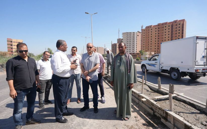 محافظ أسيوط يتابع تطوير الطريق الدائري ويوجه باستكمال إجراءات الحماية على جانبي الترعة ومصرف الجبل