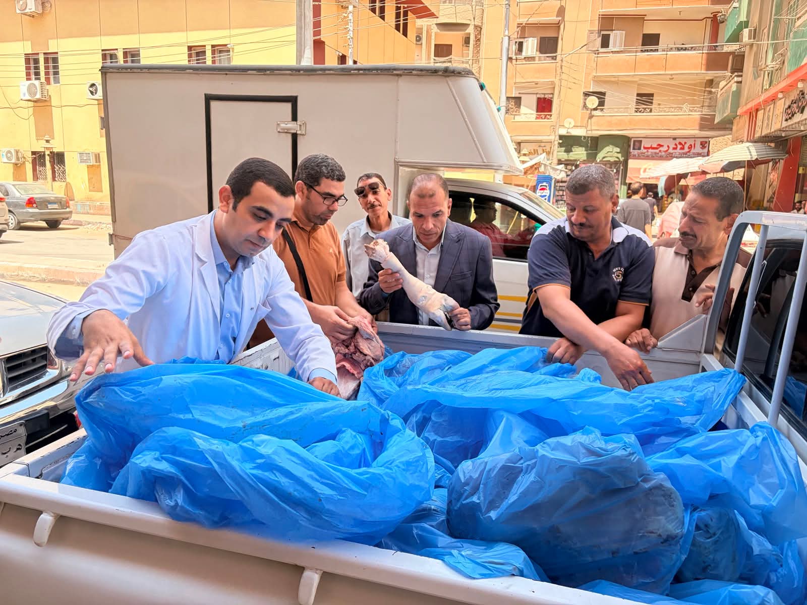 ضبط 250 كيلو لحوم غير صالحة للاستهلاك داخل مطعم بمدينة سوهاج