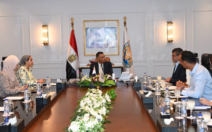محافظ جنوب سيناء يتابع تنفيذ