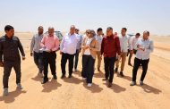 محافظ الوادي الجديد تتابع تنفيذ ازدواج ورفع كفاءة طريق الخارجة/أسيوط بتكلفة 350 مليون جنيه