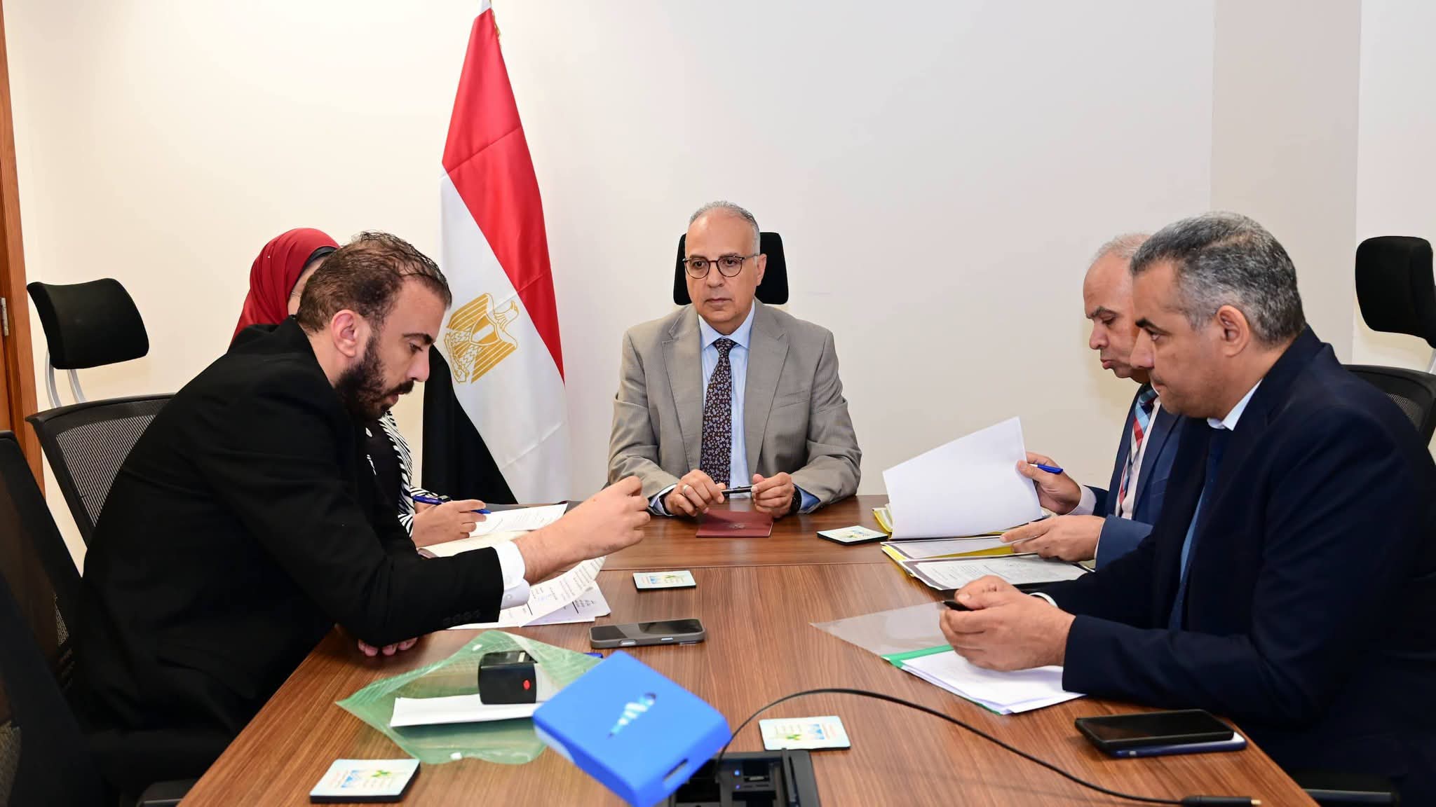 تحرك جديد من وزير الري لتلبية مطالب المواطنين.. وضوابط صارمة لتغطية الترع
