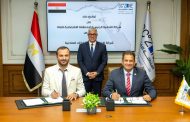 100 فرصة عمل جديدة.. توقيع عقد مشروع لتصنيع القفازات الصناعية داخل المنطقة الصناعية بالسخنة