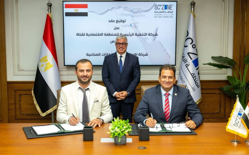 100 فرصة عمل جديدة.. توقيع عقد مشروع لتصنيع القفازات الصناعية داخل المنطقة الصناعية بالسخنة
