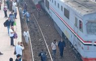 إصابة 14 شخصًا إثر خروج إحدى عربات القطار عن شريط السكة الحديد 
