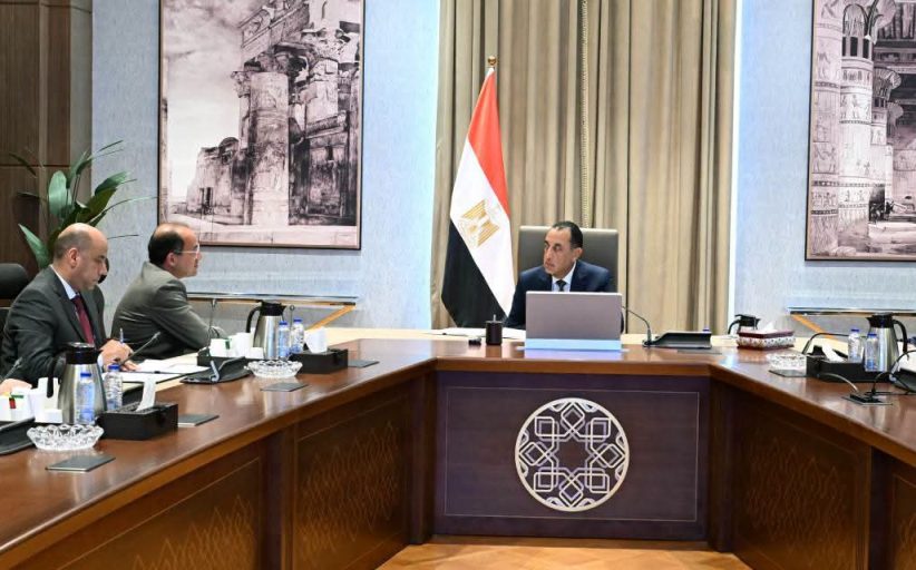 بتكليفات رئاسية.. الحكومة تُعد حزمة حوافز لضم العمالة غير المنتظمة والمهن الحرة والمصريين بالخارج إلى المظلة التأمينية