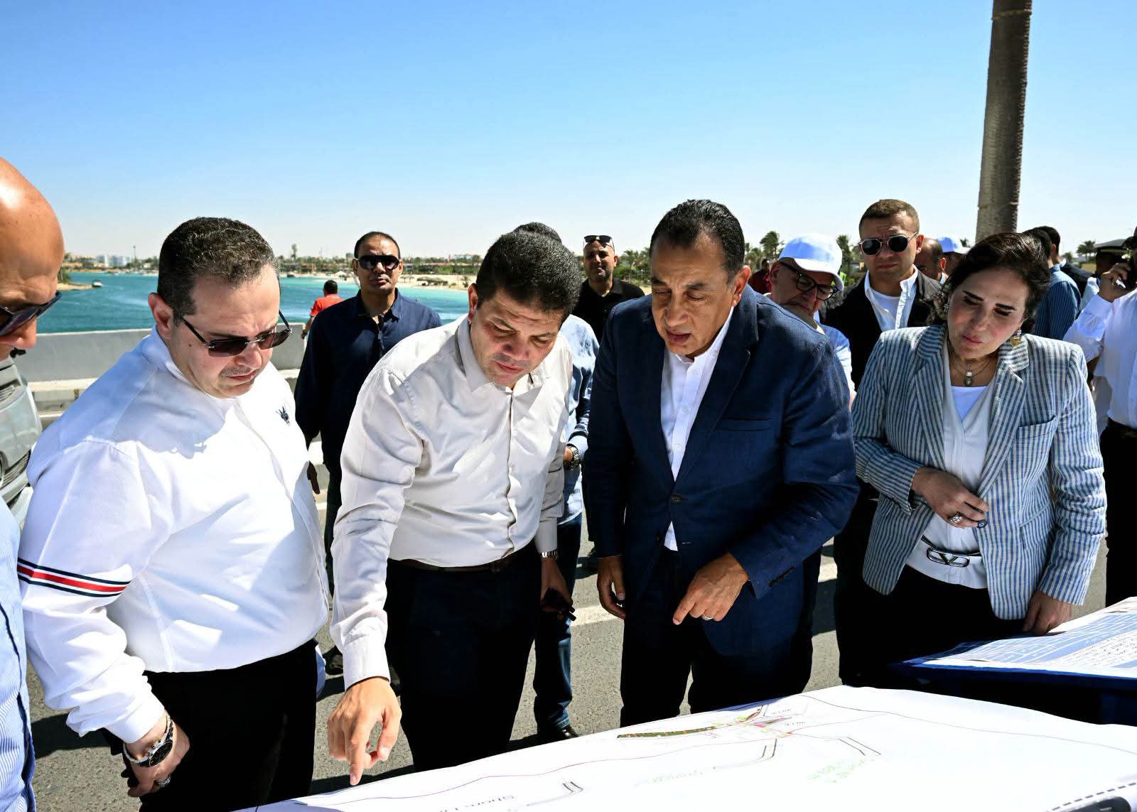بوغاز جديد يربط البحر بالبحيرات.. مدبولي يتابع مشروعًا يغير خريطة التنمية في مارينا