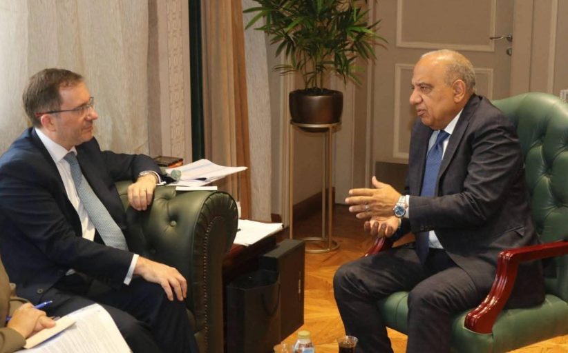 مصر وبريطانيا تبحثان توسيع الاستثمارات في الطاقة المتجددة وتخزين الكهرباء