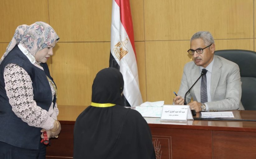 محافظ بني سويف يتابع شكاوى المواطنين ويوجه بحلول عاجلة لملفات التراخيص والعلاج والدعم الاجتماعي