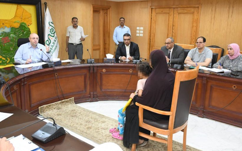 محافظ الفيوم ينتصر للأسر الأولى بالرعاية.. تجهيز عروس وتوفير مصدر رزق لسيدة معيلة ودعم عاجل للأكثر احتياجًا