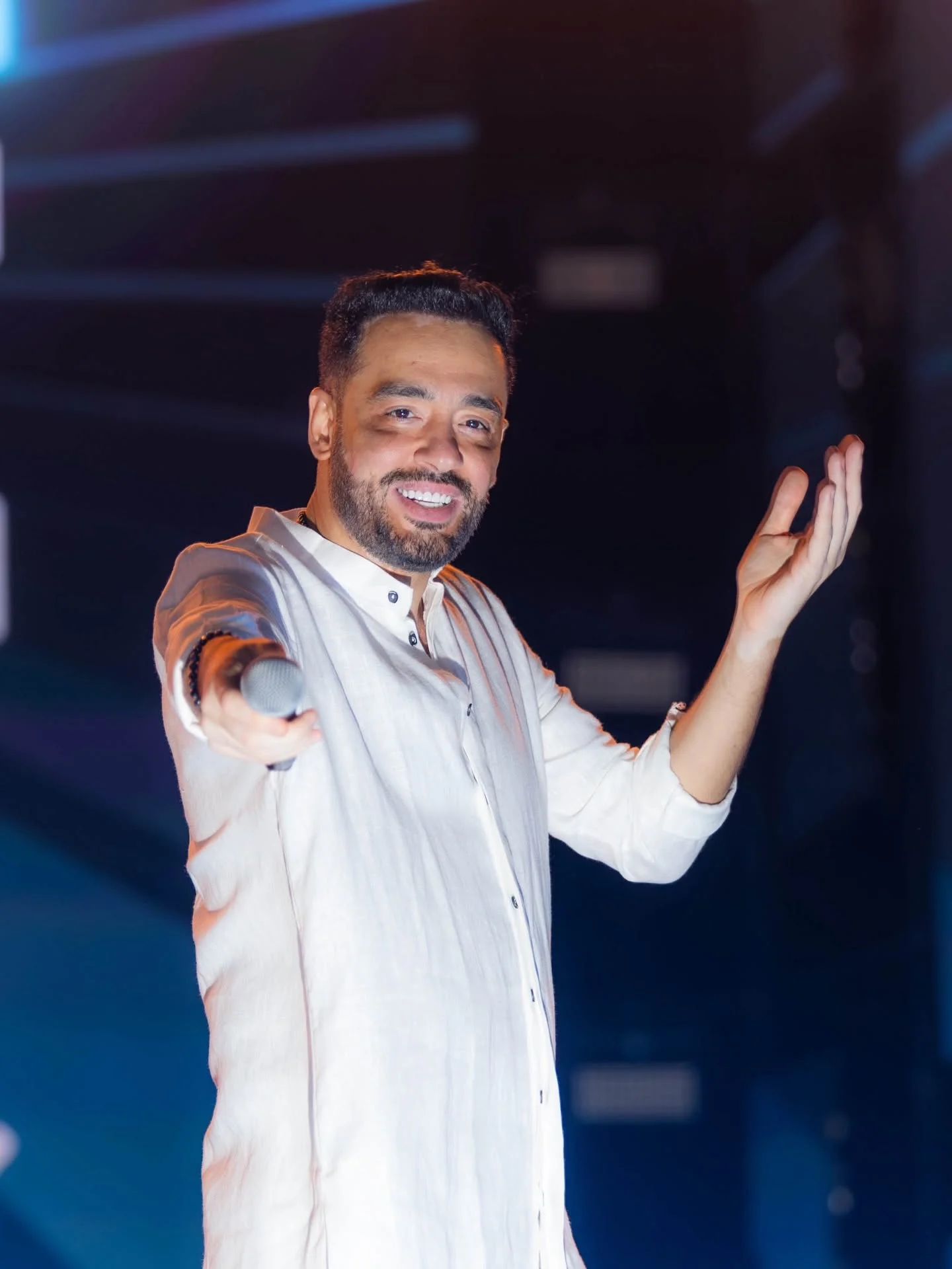 رامي جمال يشعل الساحل الشمالي بحفل استثنائي ومفاجآت من ألبومه الجديد