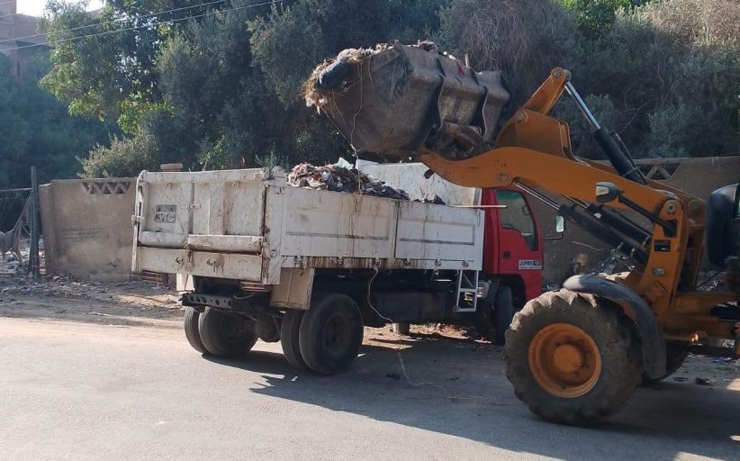 حملات مكثفة بالفيوم.. رفع عشرات الأطنان من المخلفات وإزالة الإشغالات لاستعادة الانضباط بالشوارع