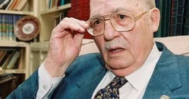 في ذكرى ميلاده.. ثروت أباظة روائي صنع مجد الأدب المصري وخلّد اسمه بأعمال لا تُنسى