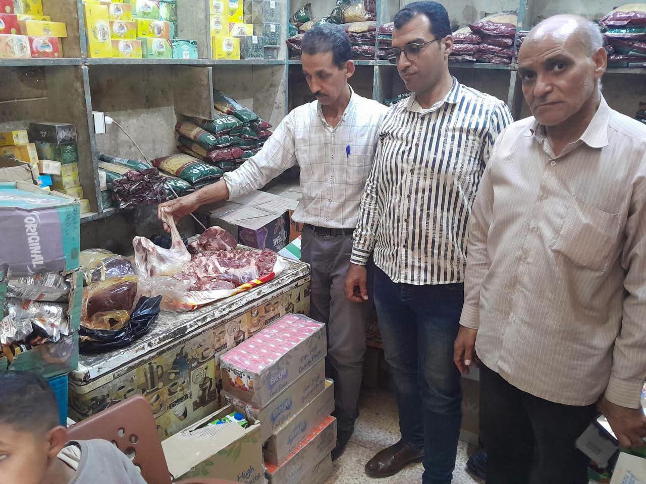 ضبط 340 كجم لحوم مخالفة وتحرير 39 محضرًا خلال حملات رقابية مكثفة بالمنيا