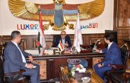 محافظ الأقصر يبحث مع «فويند ايفر» خطط التوسع بالمحافظة وزيادة فرص العمل للشباب