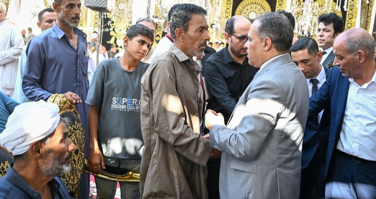 محافظ الشرقية يقدم واجب العزاء لأسر 12 من أبناء قرية الملاك ضحايا حادث لقمة العيش
