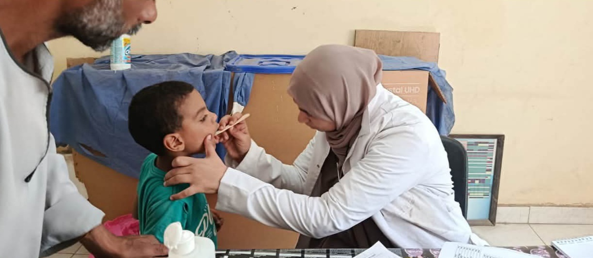قافلة طبية بقوص تقدم خدماتها لـ614 مواطنًا بقرية حجازة قبلي