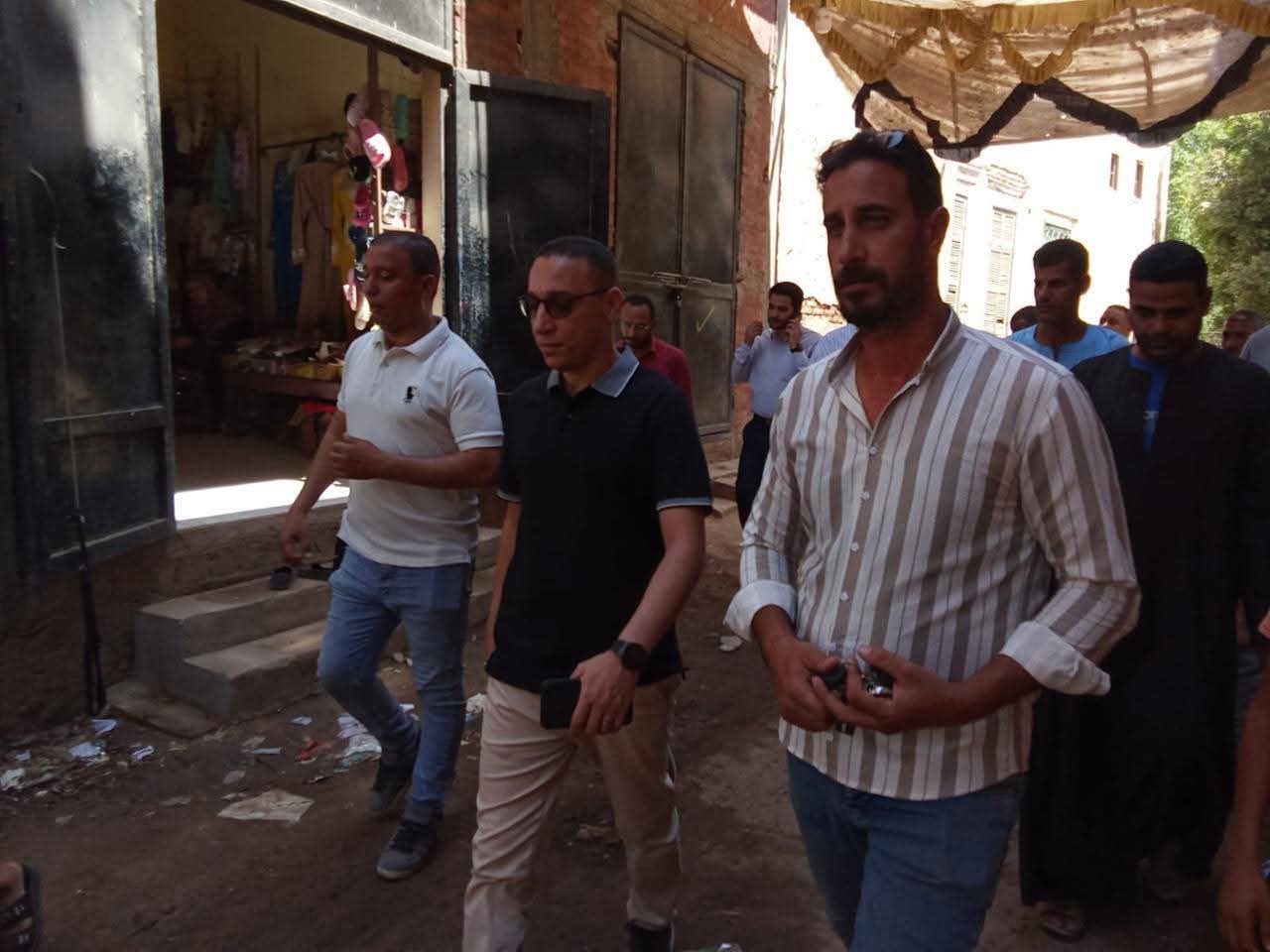 محافظ المنيا يوجّه بسرعة التعامل مع تجمعات المياه الجوفية بقرية منسافيس بأبوقرقاص