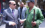 خلال جولة مفاجئة بطنطا.. محافظ الغربية يكرم عمال النظافة ويشدد على رفع الإشغالات