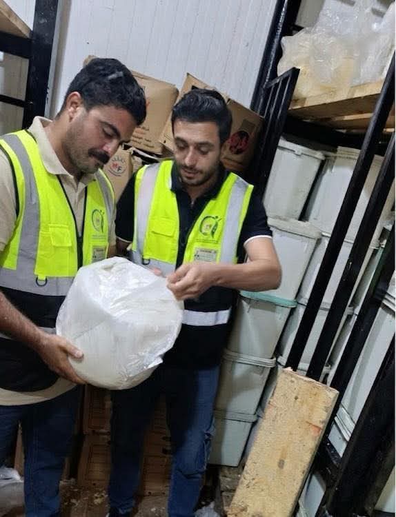 ضبط 10 أطنان زبدة وقشطة مجهولة المصدر داخل ثلاجة بقطور
