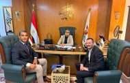 محافظ الوادي الجديد تبحث مبادرة لدعم 500 أسرة بوحدات إنتاج الطاقة من البيوجاز