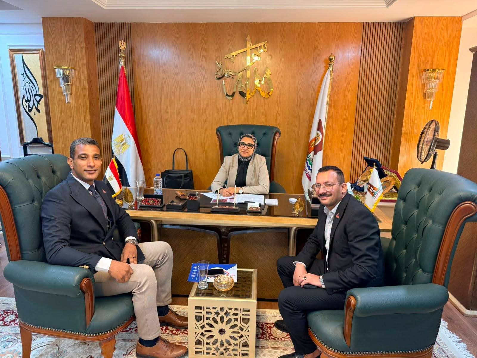 محافظ الوادي الجديد تبحث مبادرة لدعم 500 أسرة بوحدات إنتاج الطاقة من البيوجاز