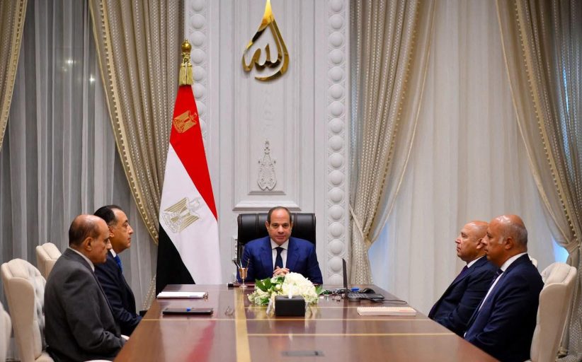السيسي يوجه بالإسراع في تنفيذ مشروعات الموانئ والنقل الأخضر وتشغيل تجريبي للقطار الكهربائي